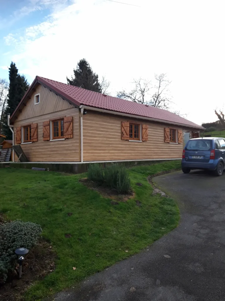 Chalet en tôle imitation tuile rouge tuile – toiture métallique effet tuile résistante pour maison et habitation extérieure